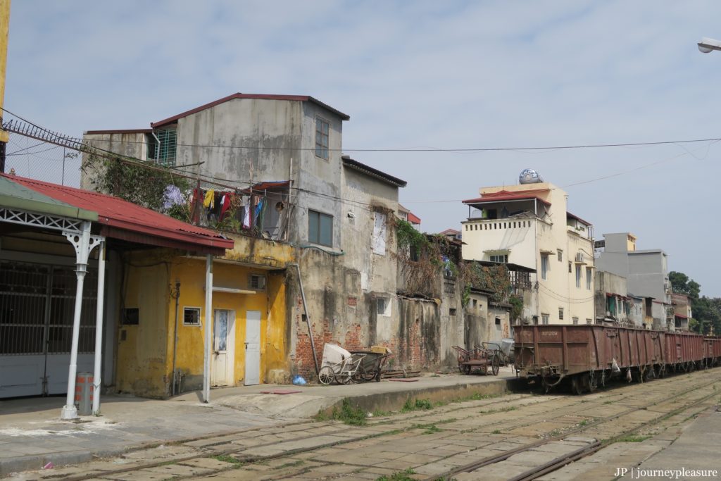 - Ankunft am Bahnhof Hai Phong (Cat Ba) - - Ankunft am Bahnhof Hai Phong (Cat Ba) -